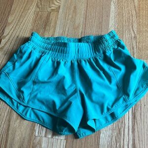 Lululemon Low rise 2.5 Hotty hots size 4 Kelly Green